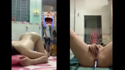 Em đang móc phê thì có anh hàng xóm vô
