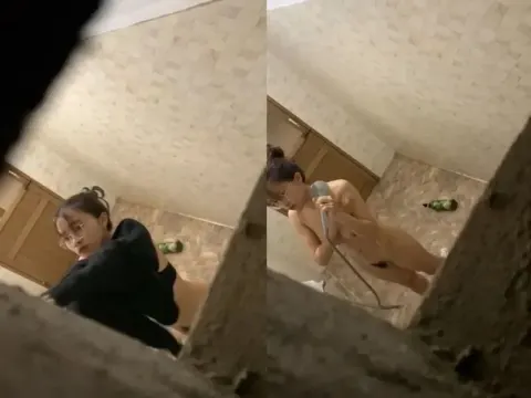 Quay lén cô bạn thân vú đẹp tắm, khe âm đạo chảy nước ròng ròng