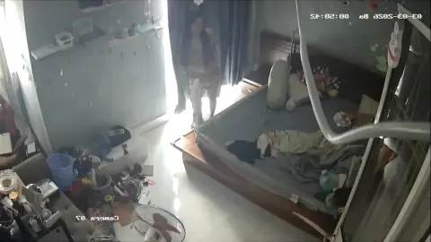 Đặt lén cammera giám sát để nhìn lồn ngắm đít chị vợ thay đồ mỗi ngày.