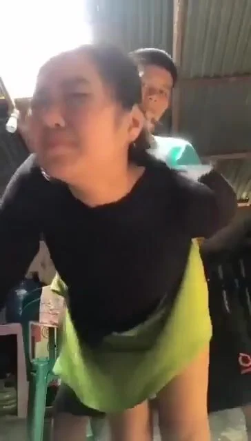 Cháu họ đeo bao xin dì út đụ ai dè dì út cho đụ thật.