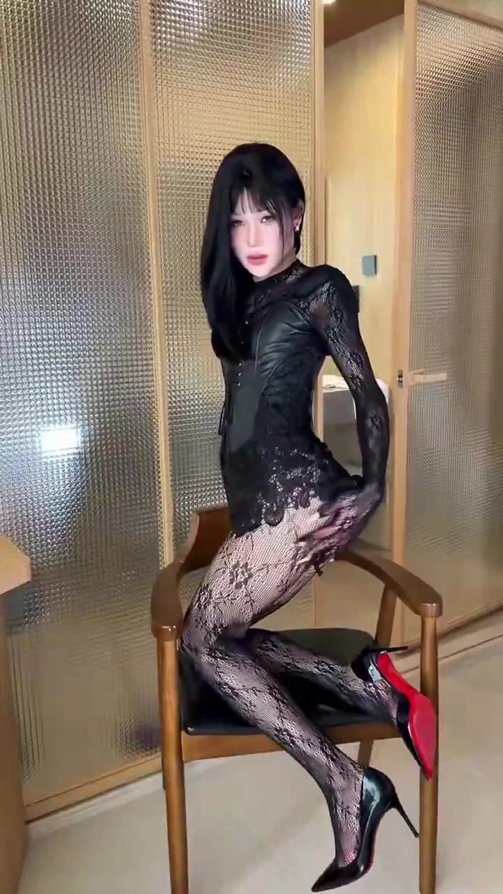 Em ladyboy sục cặc thủ dâm kích thích dâm đãng