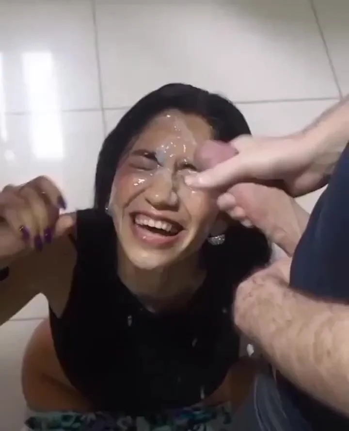 Gái xinh dâm thích được bắn tinh trùng đầy mặt dâm đãng